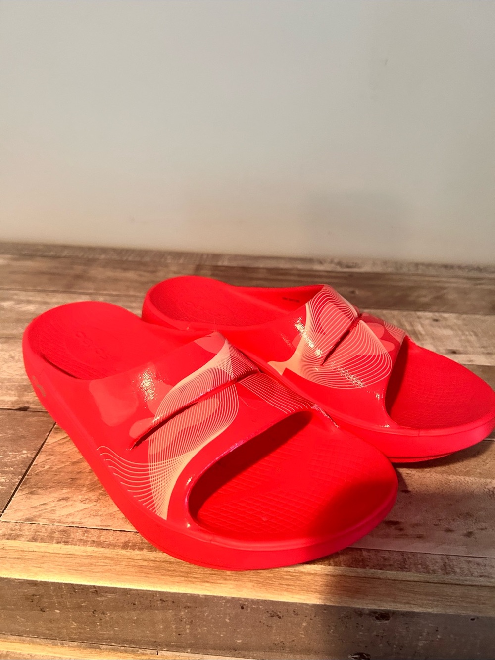 OOFOS Women's Bright Red Slide Sandals with White Wave Detail